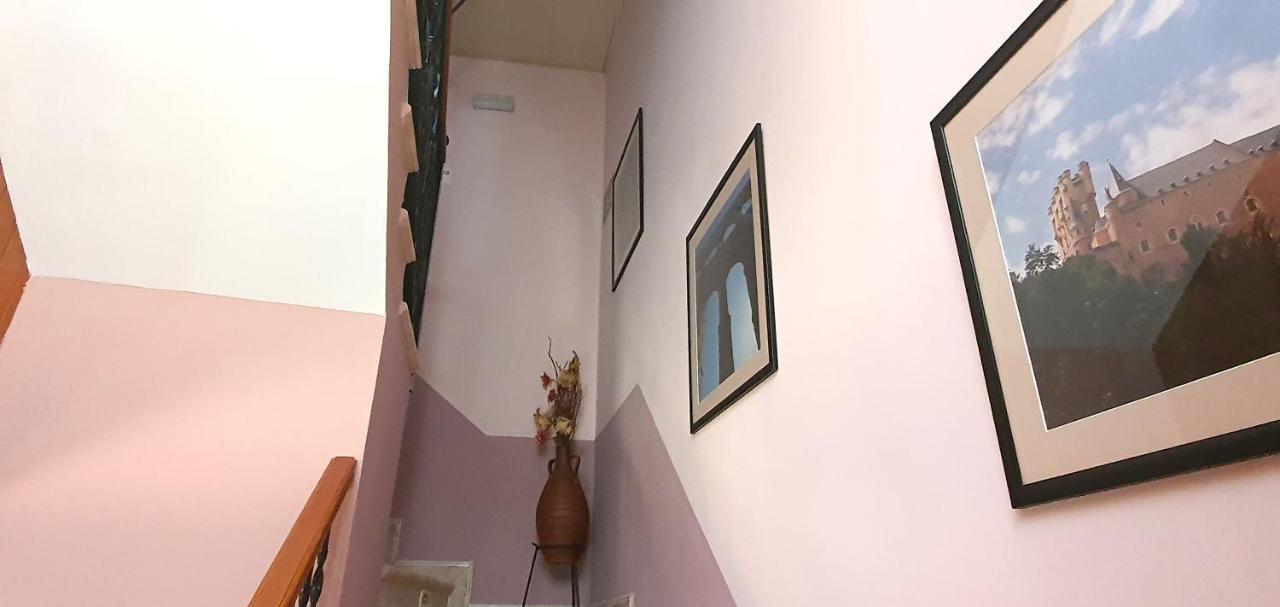 סגוביה Hospedaje Bar El Gato Del Acueducto מראה חיצוני תמונה