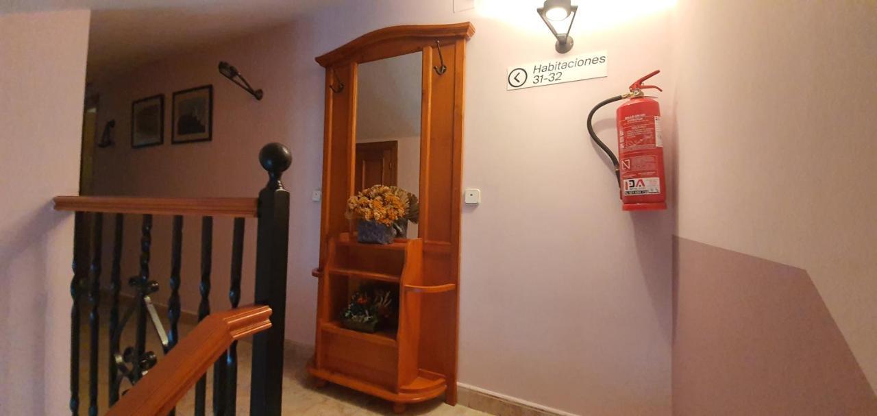 סגוביה Hospedaje Bar El Gato Del Acueducto מראה חיצוני תמונה