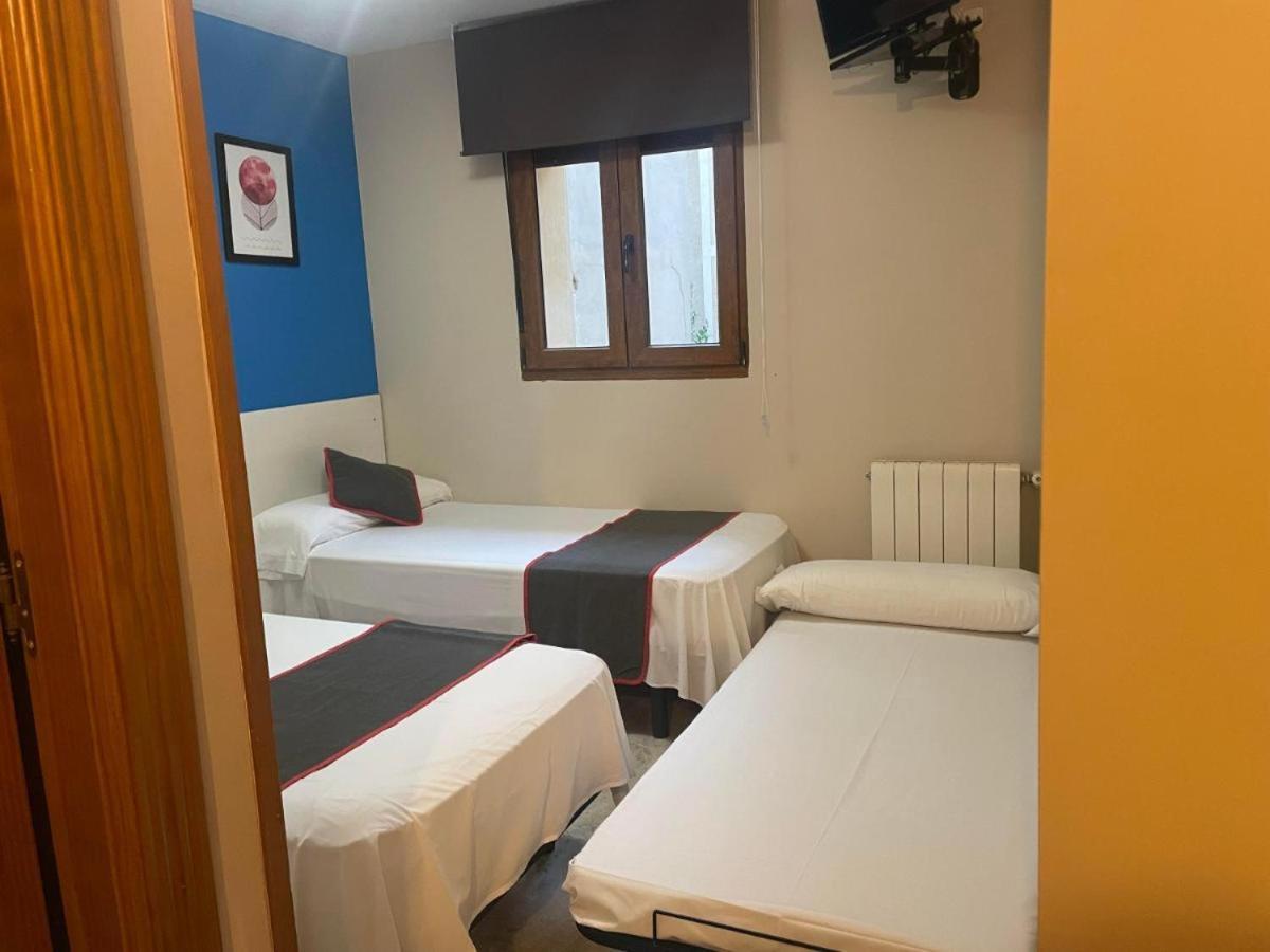 סגוביה Hospedaje Bar El Gato Del Acueducto מראה חיצוני תמונה
